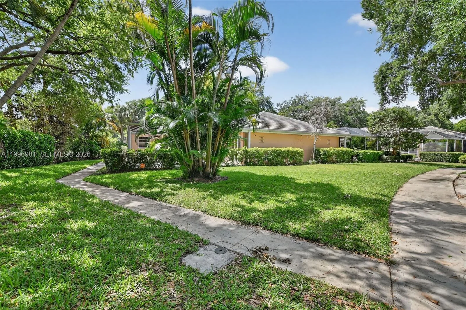 102 Sun Terrace Ct, Palm Beach Gardens FL 33403