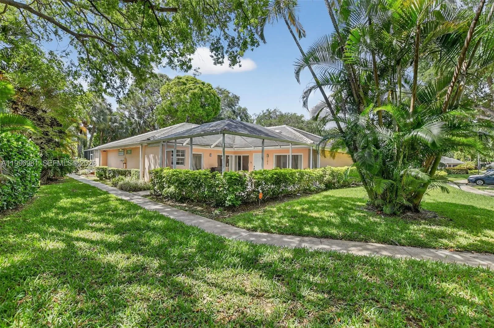 102 Sun Terrace Ct, Palm Beach Gardens FL 33403