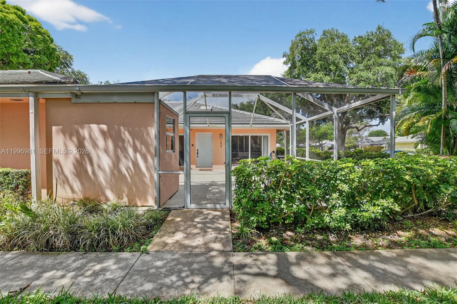 102 Sun Terrace Ct, Palm Beach Gardens FL 33403