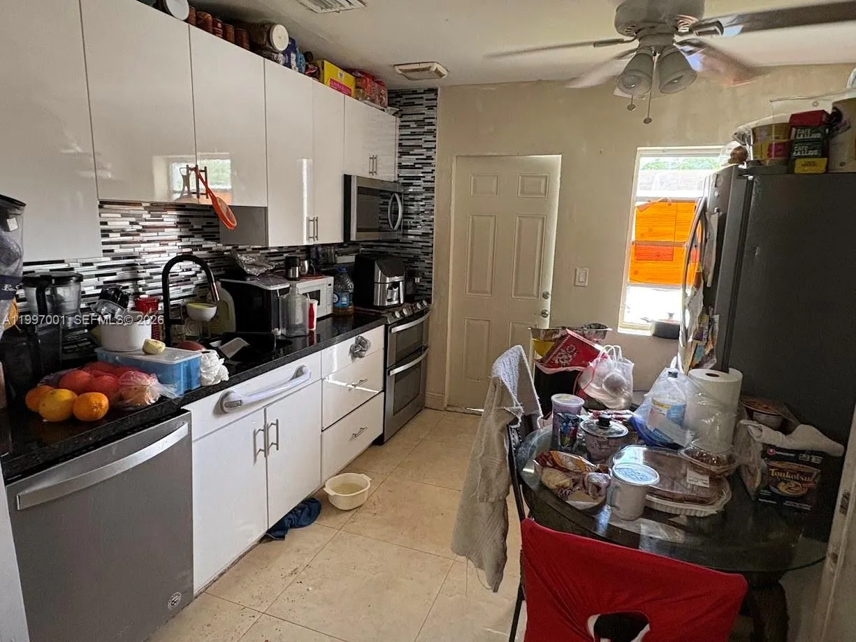 1424 NW 69th St, Miami FL 33147