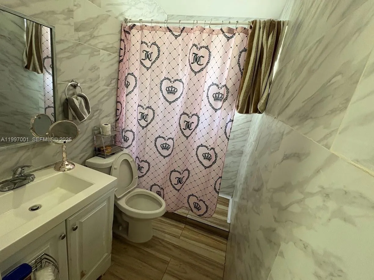 1424 NW 69th St, Miami FL 33147