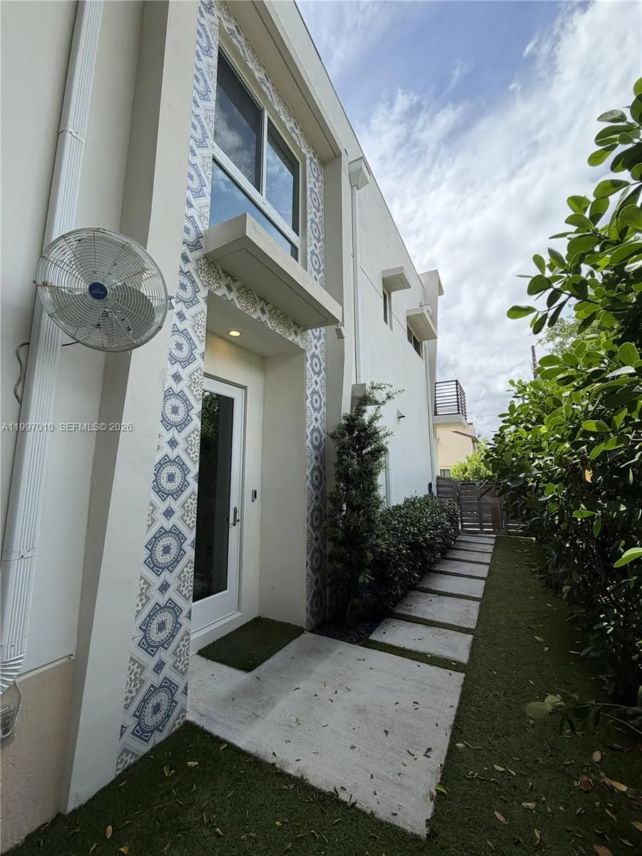 540 SW 6th Ave # 0, Fort Lauderdale FL 33315