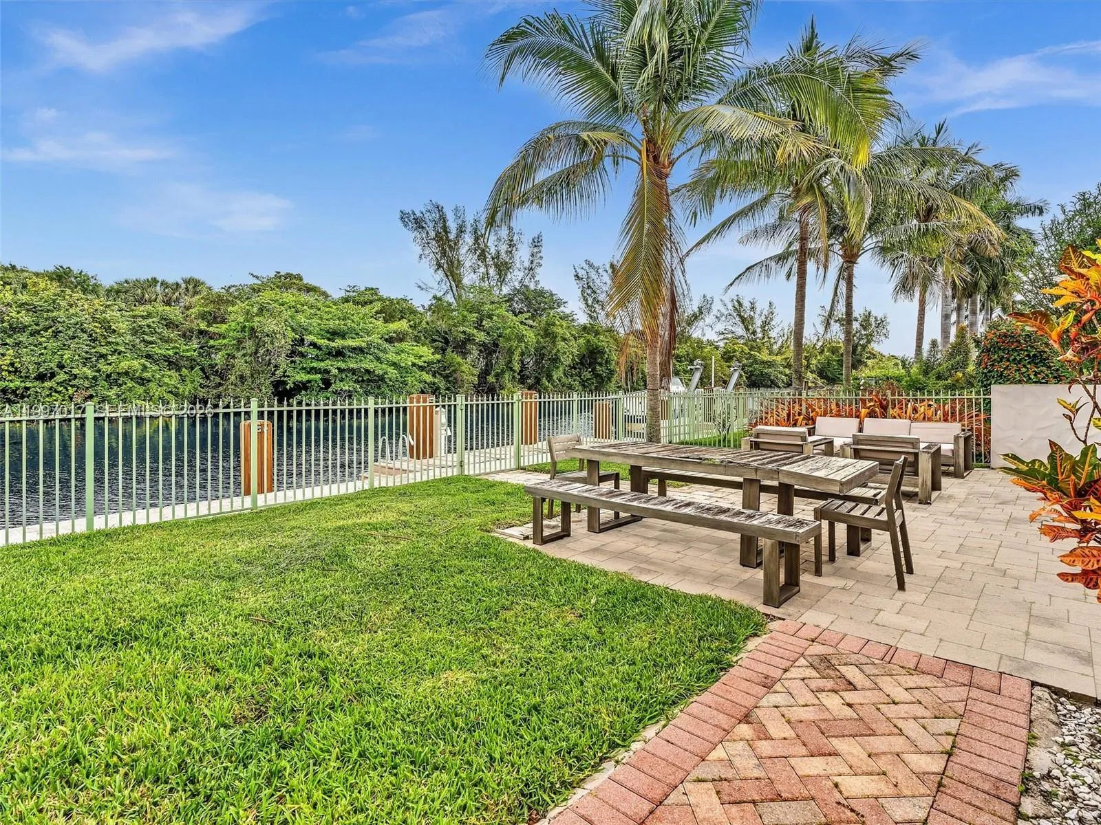 2901 Hidden Harbour St, Dania Beach FL 33312