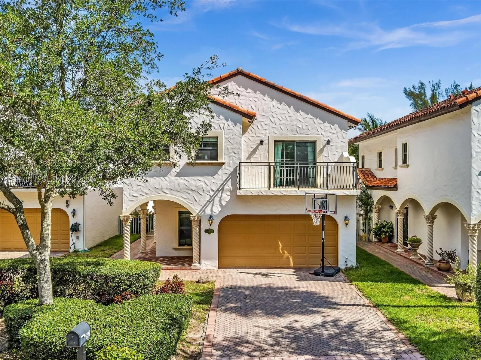 2901 Hidden Harbour St, Dania Beach FL 33312