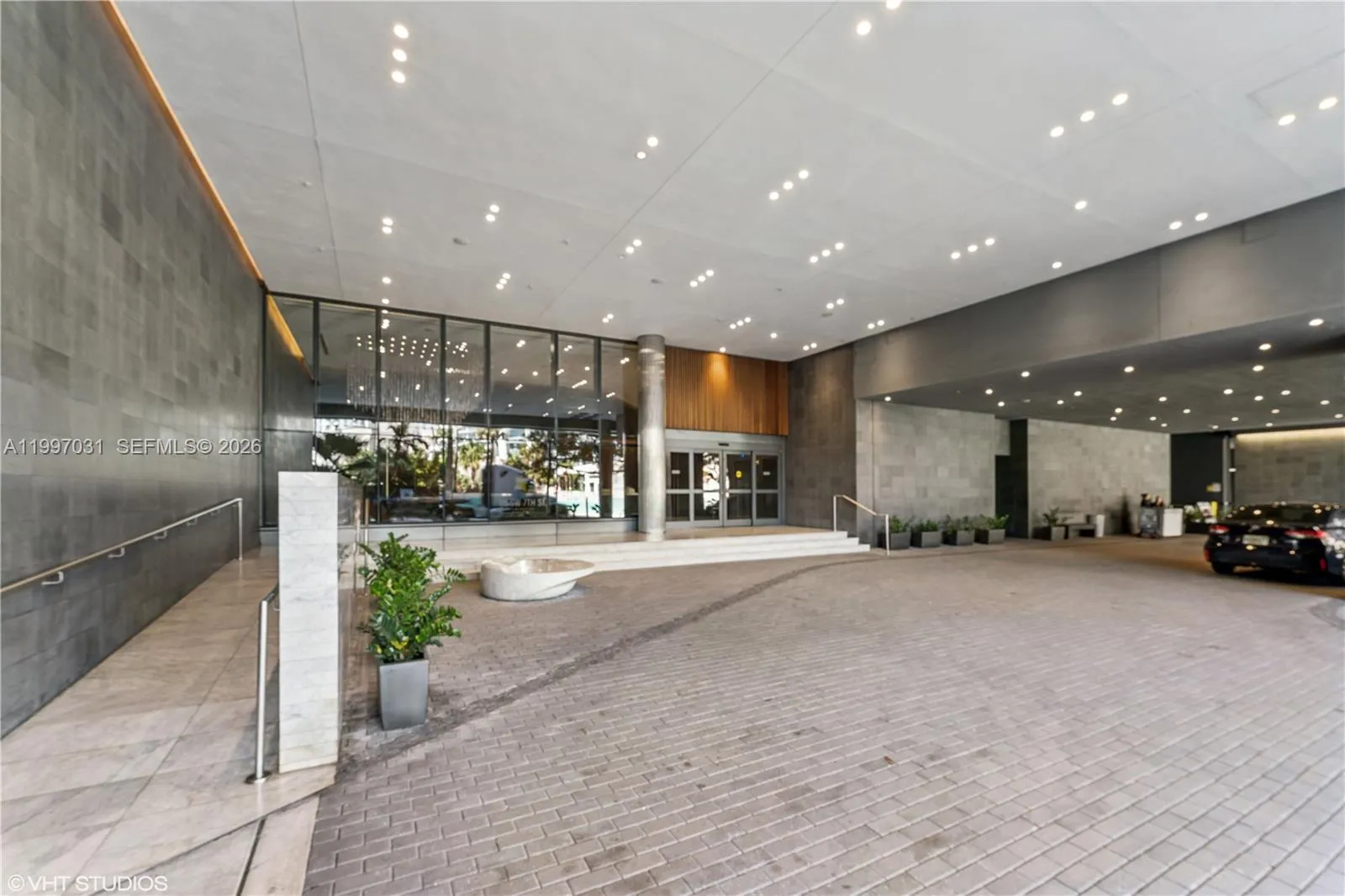 88 SW 7th St # 1804, Miami FL 33130