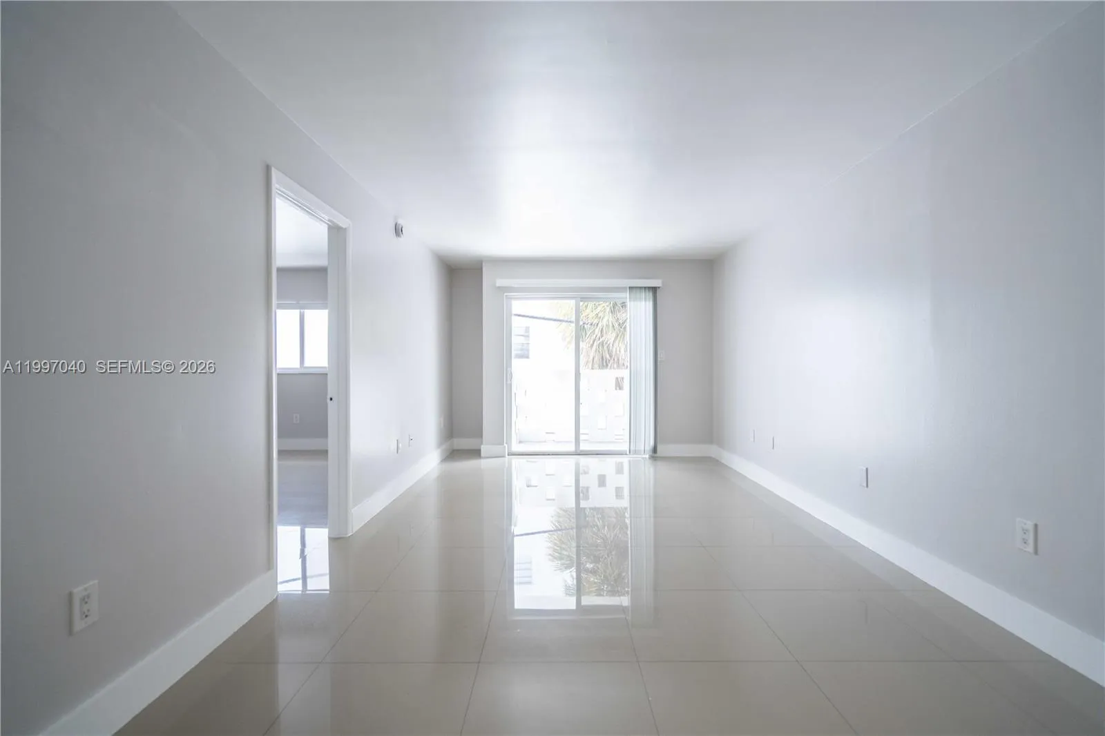 1986 Biarritz Dr # 207, Miami Beach FL 33141