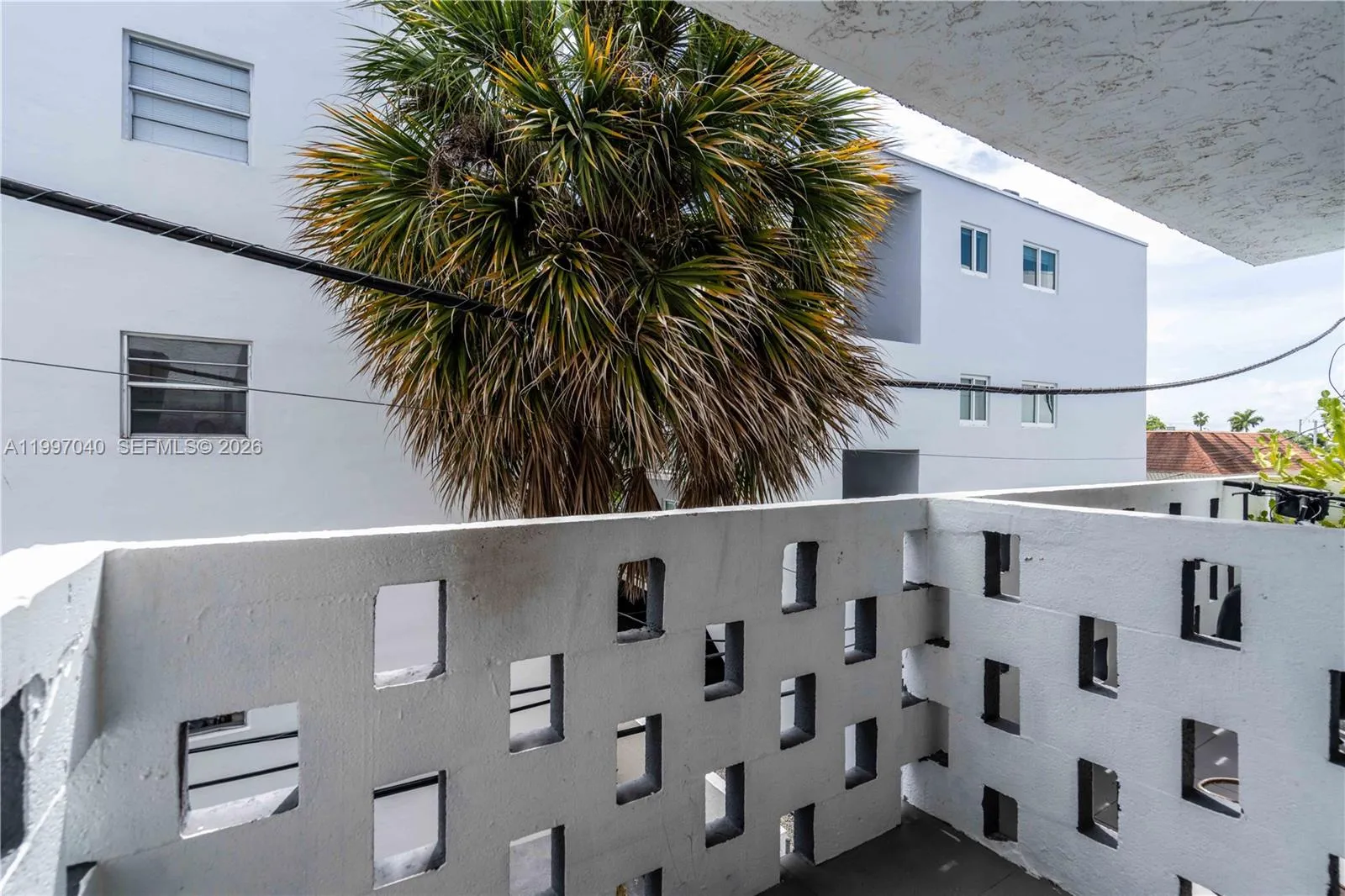 1986 Biarritz Dr # 207, Miami Beach FL 33141