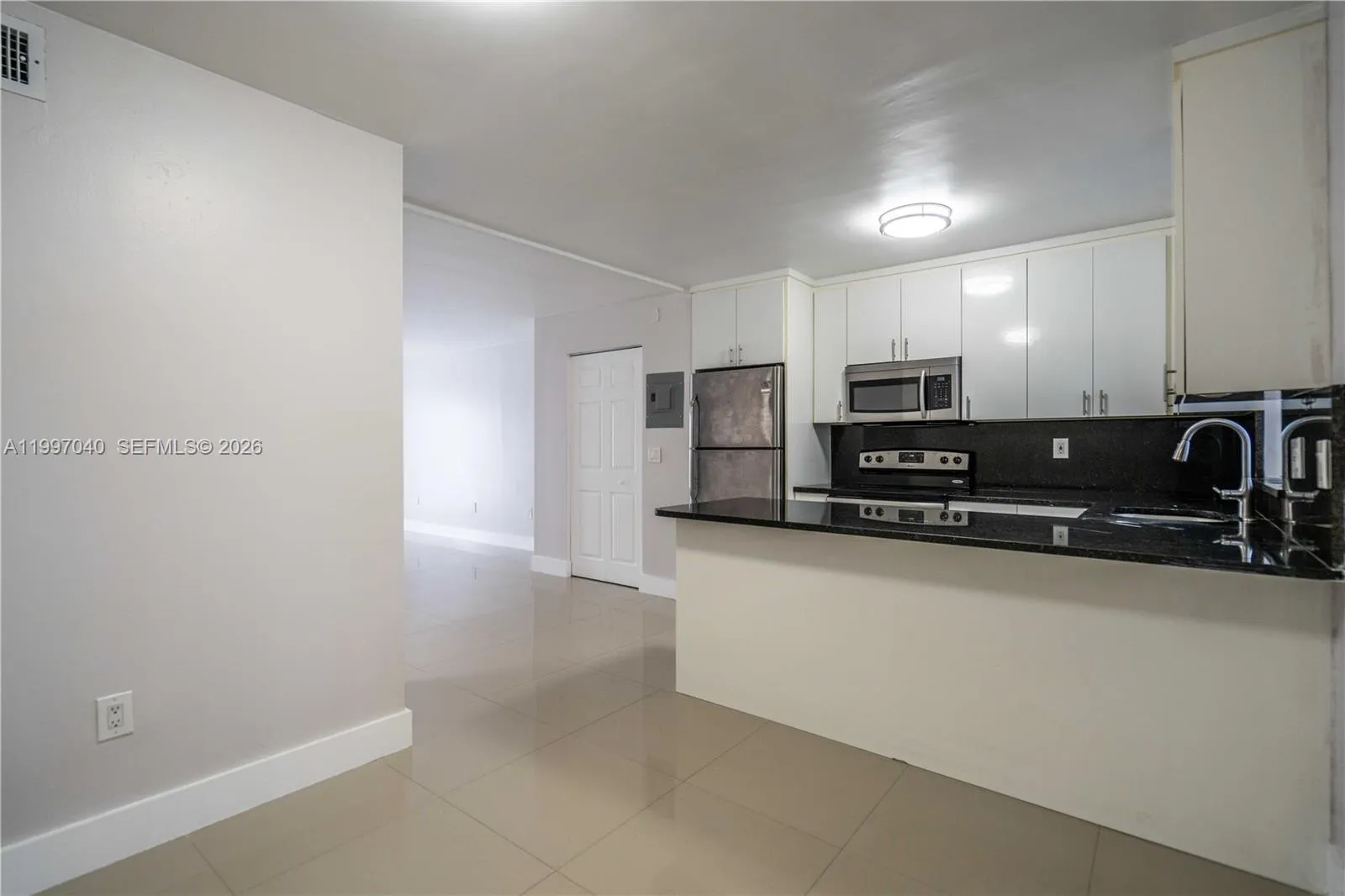 1986 Biarritz Dr # 207, Miami Beach FL 33141