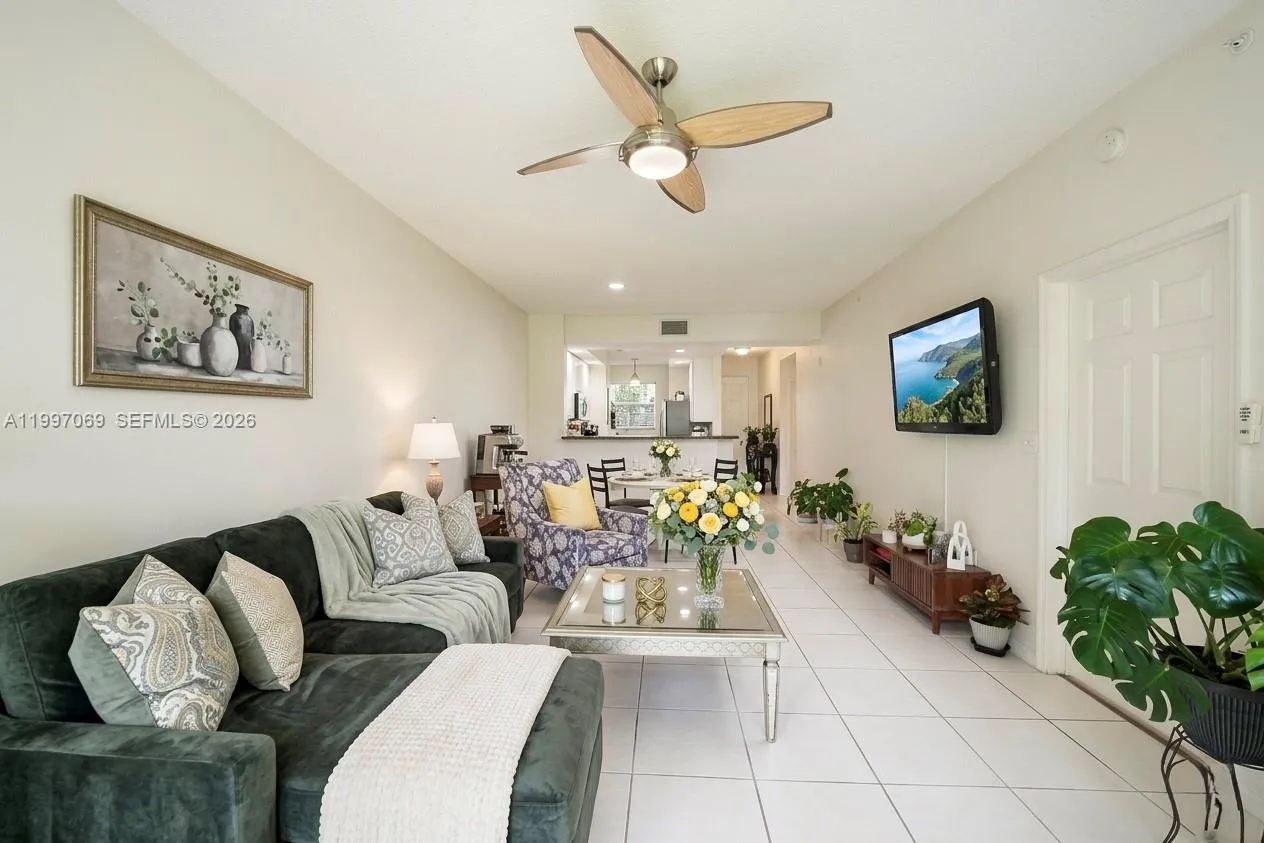 27 Royal Palm Way # 102, Boca Raton FL 33432