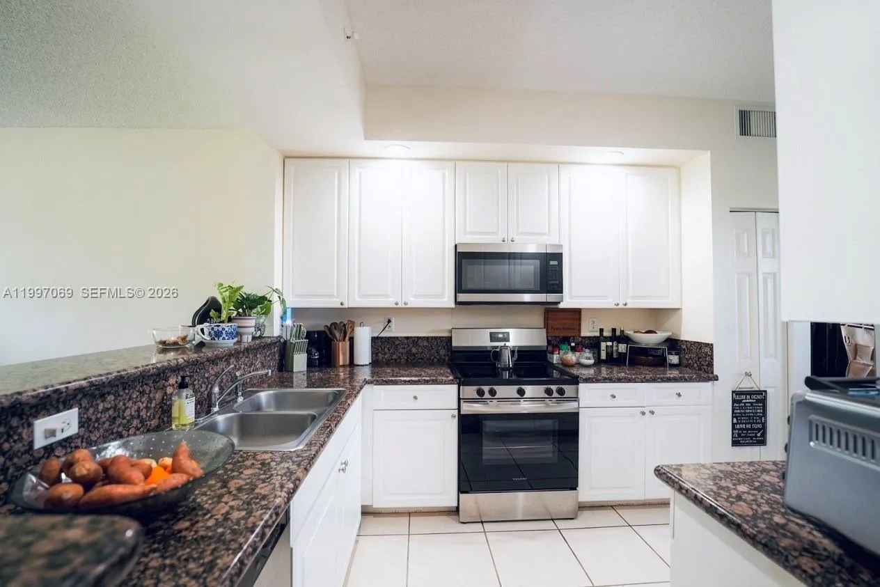 27 Royal Palm Way # 102, Boca Raton FL 33432