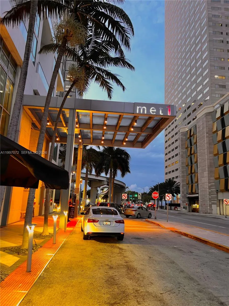 300 S Biscayne Blvd # 3607, Miami FL 33131