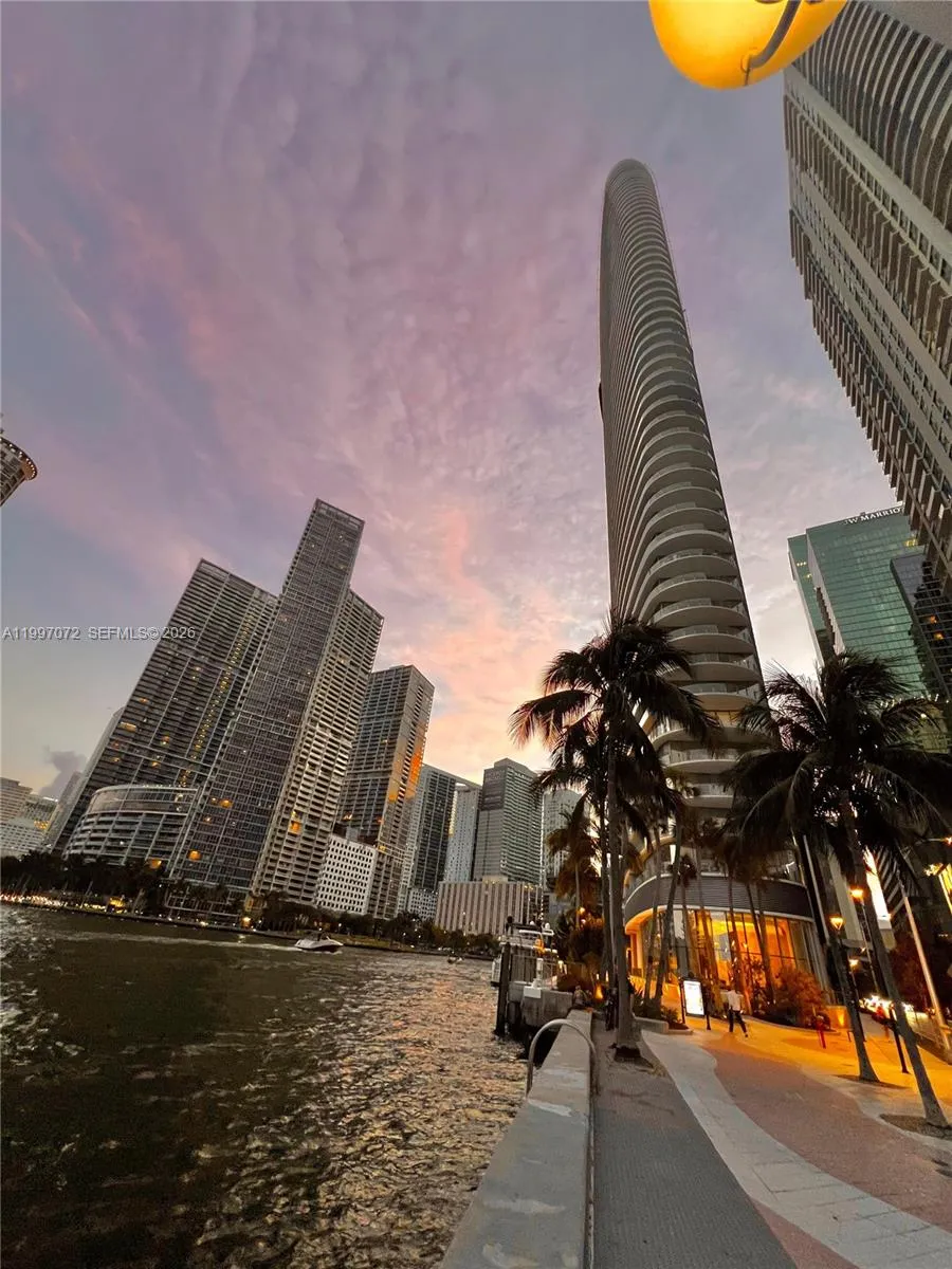 300 S Biscayne Blvd # 3607, Miami FL 33131