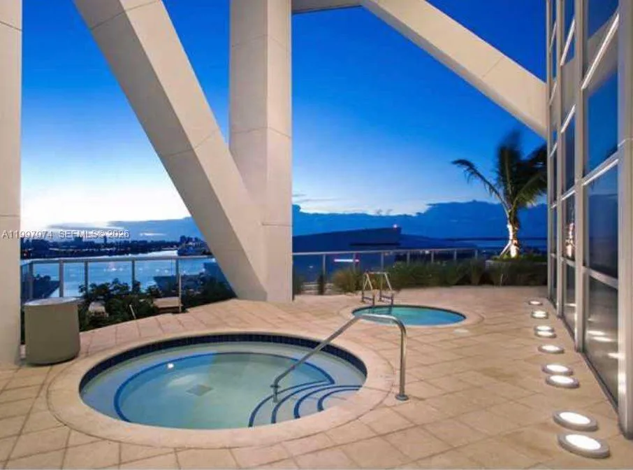 888 Biscayne Blvd # 1810, Miami FL 33132