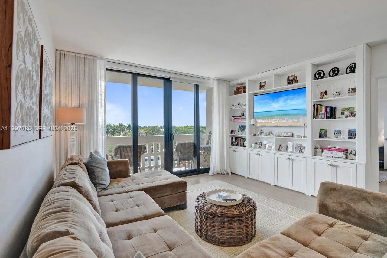 90 Edgewater Dr # 625, Coral Gables FL 33133