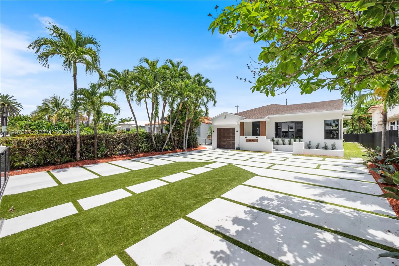 4 bedroom 2 bath for sale at 1405 Lenox Ave, Miami Beach FL 33139