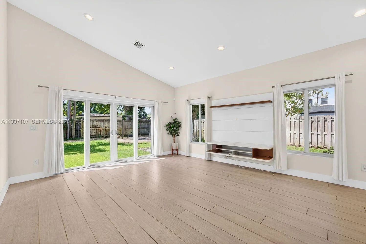 1126 NE 16th Ct, Fort Lauderdale FL 33305