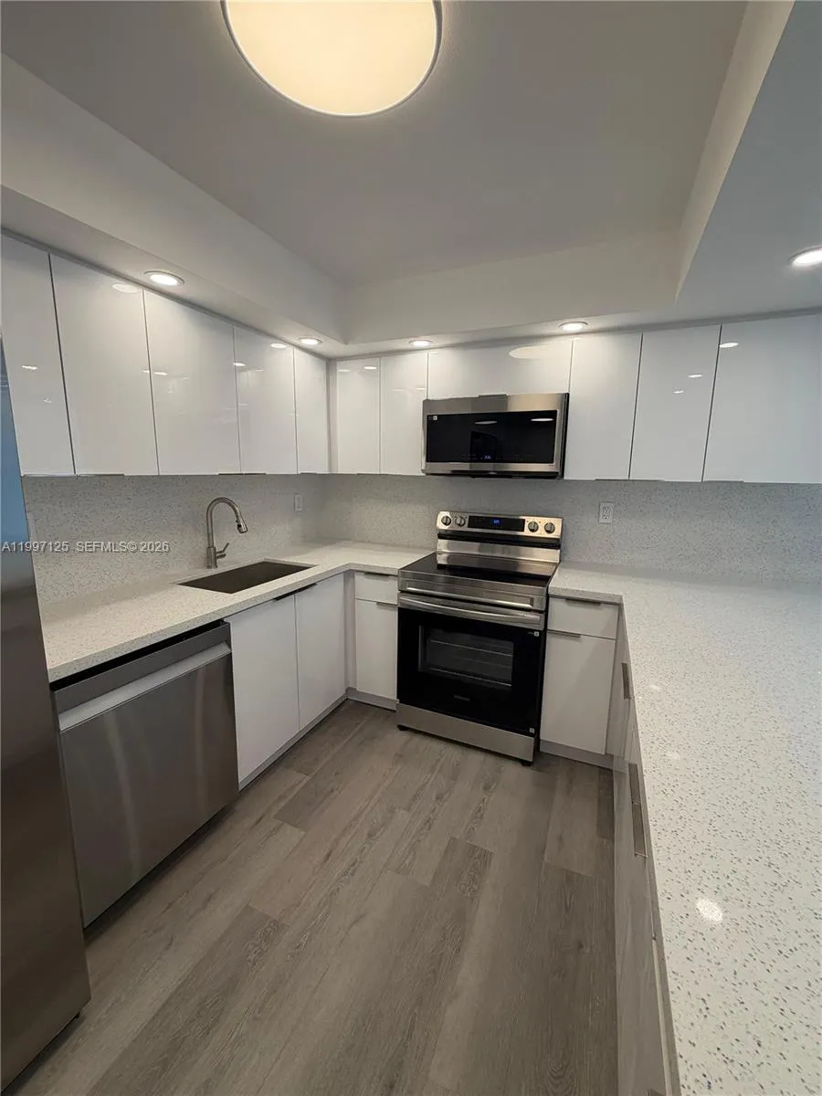 851 Three Islands Blvd # 512, Hallandale Beach FL 33009