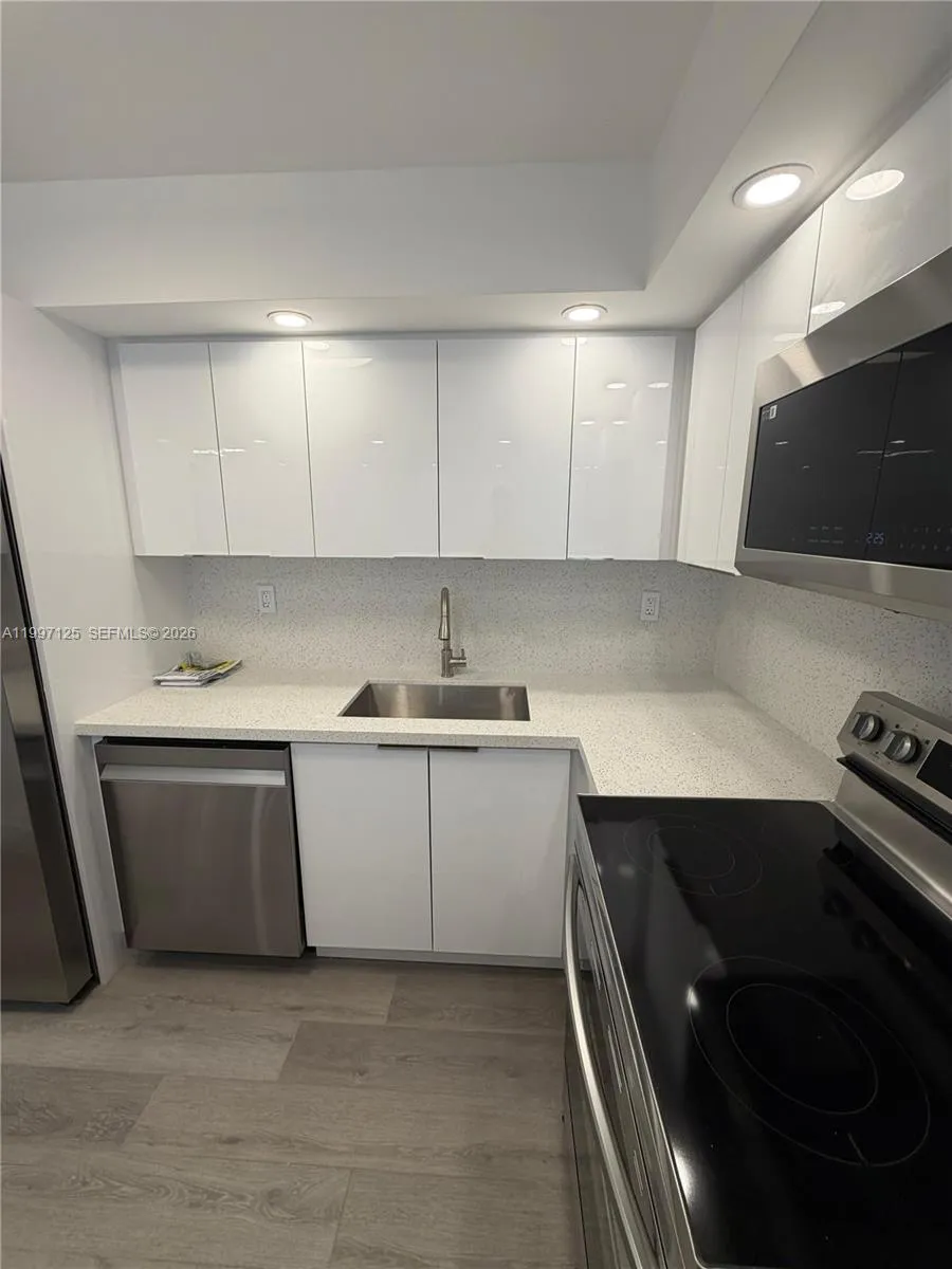 851 Three Islands Blvd # 512, Hallandale Beach FL 33009