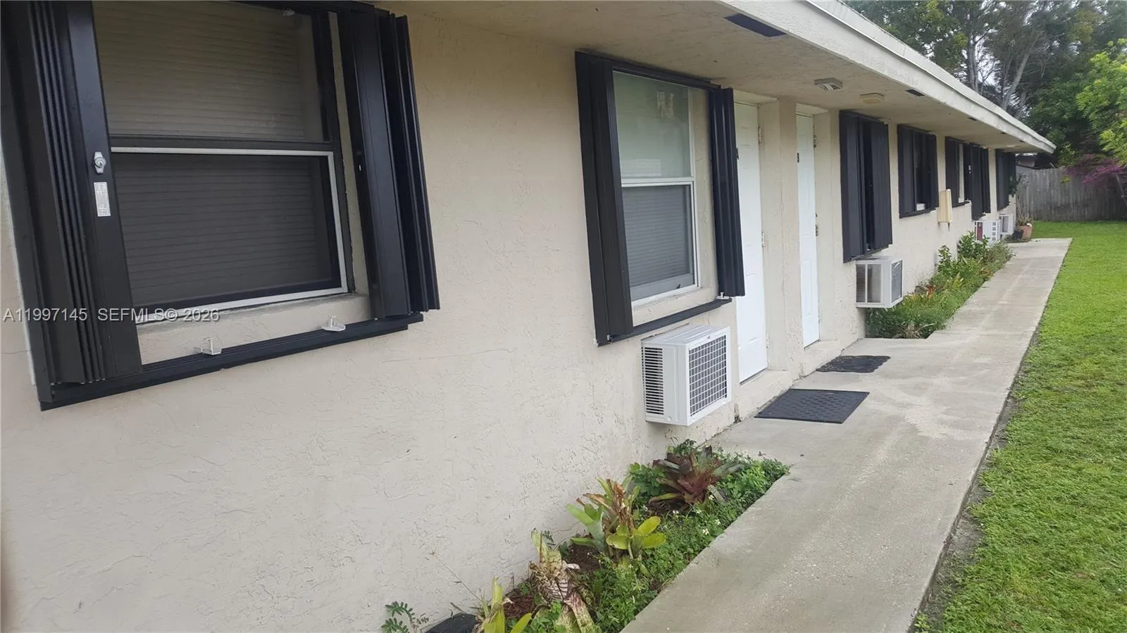 237 SW 5th St, Deerfield Beach FL 33441