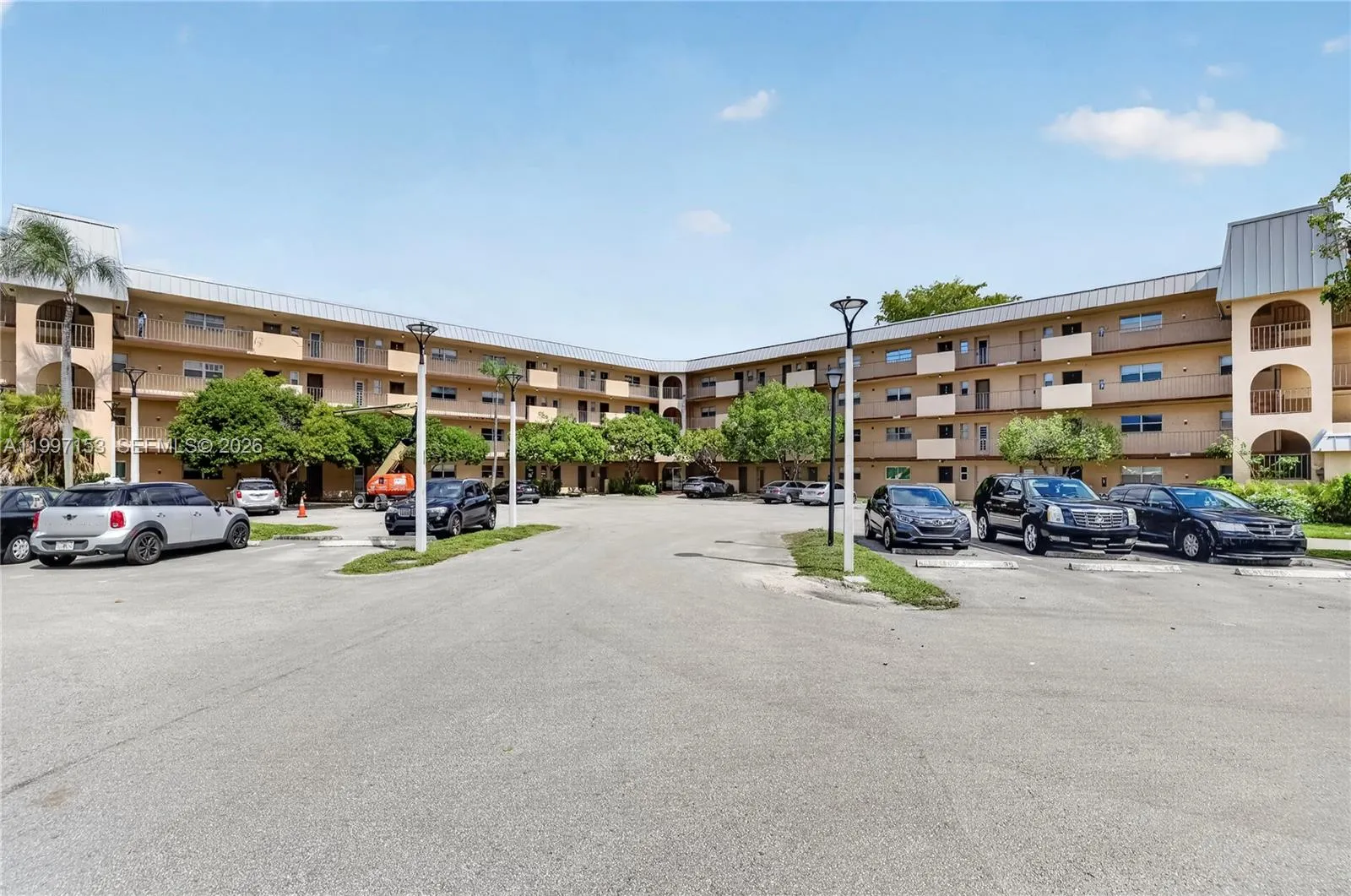 3 bedroom 2 bath for sale at 6201 N Falls Cir Dr # 207, Lauderhill FL 33319