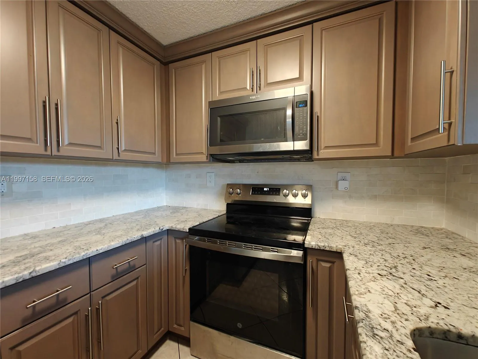 9803 NW 37th St, Sunrise FL 33351