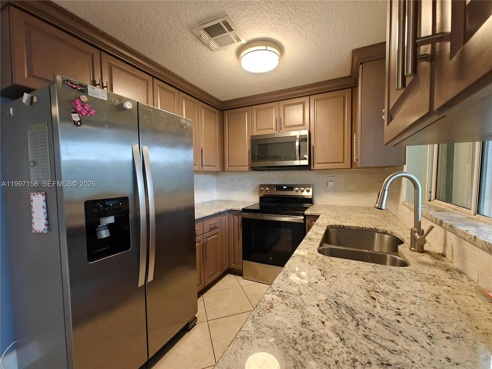 9803 NW 37th St, Sunrise FL 33351