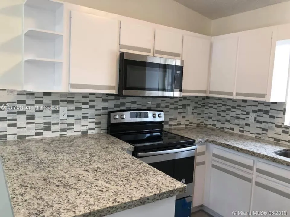 2246 W 74th St # 10, Hialeah FL 33016