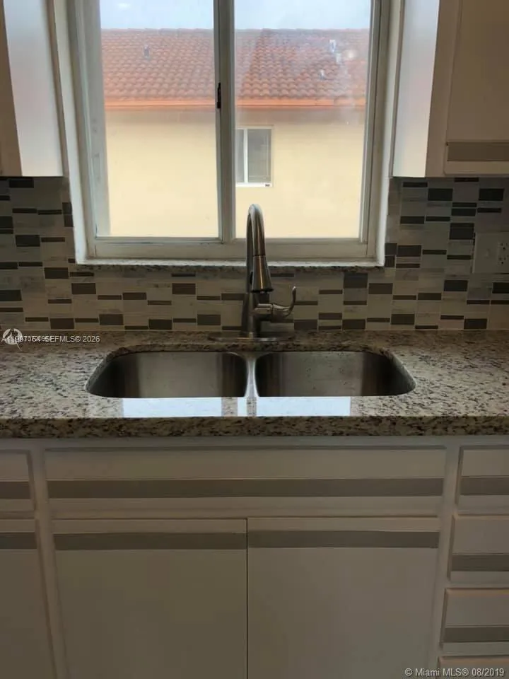 2246 W 74th St # 10, Hialeah FL 33016