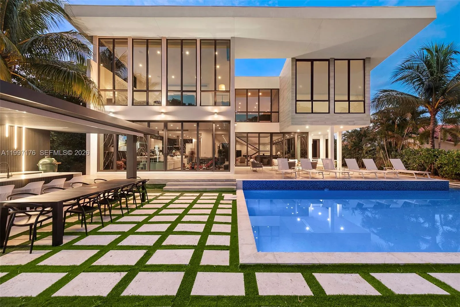 521 Holiday Dr, Hallandale Beach FL 33009