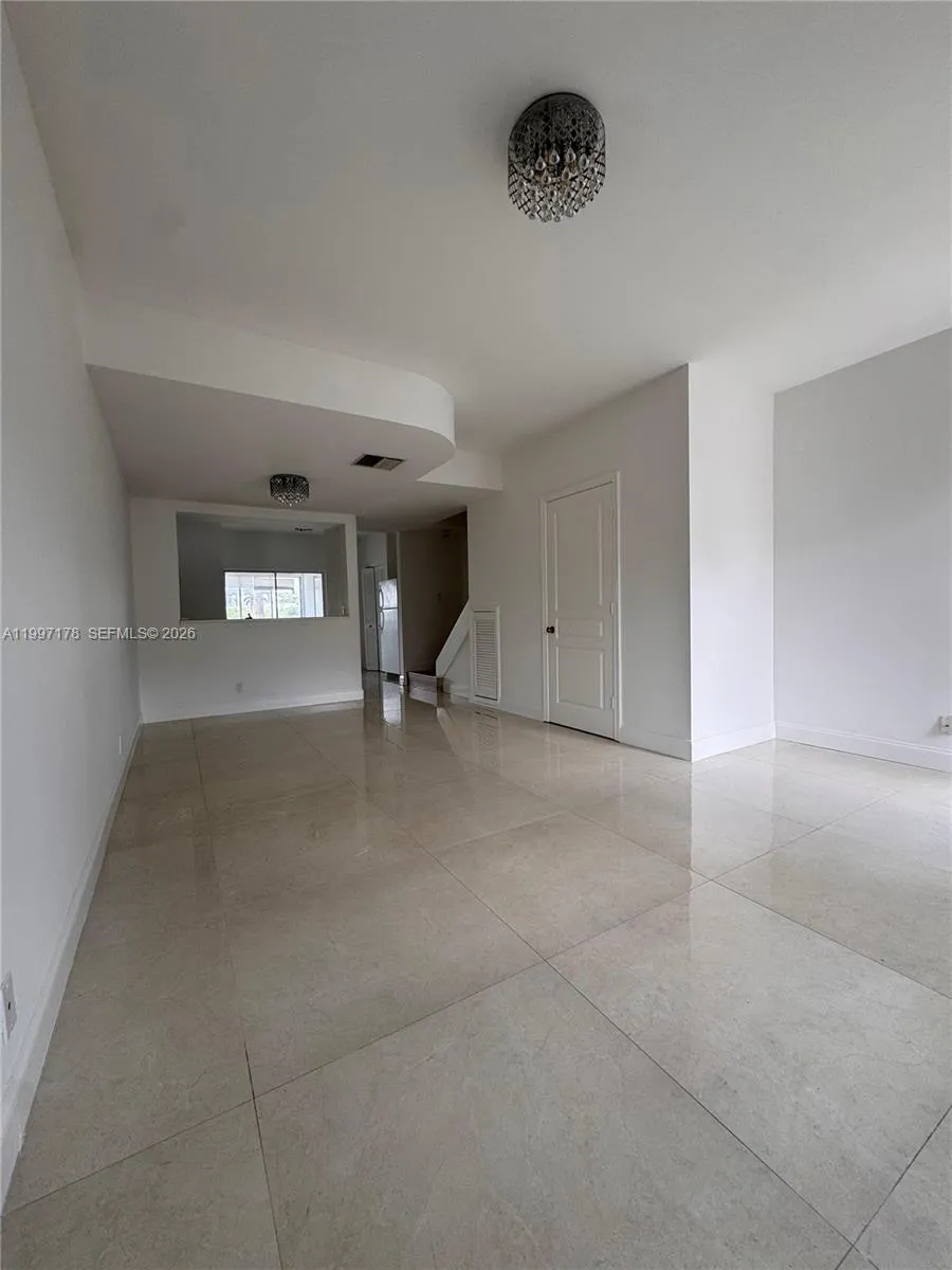 16747 Hemingway Dr, Weston FL 33326