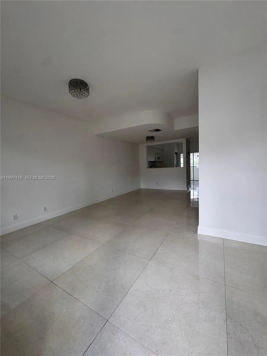 16747 Hemingway Dr, Weston FL 33326