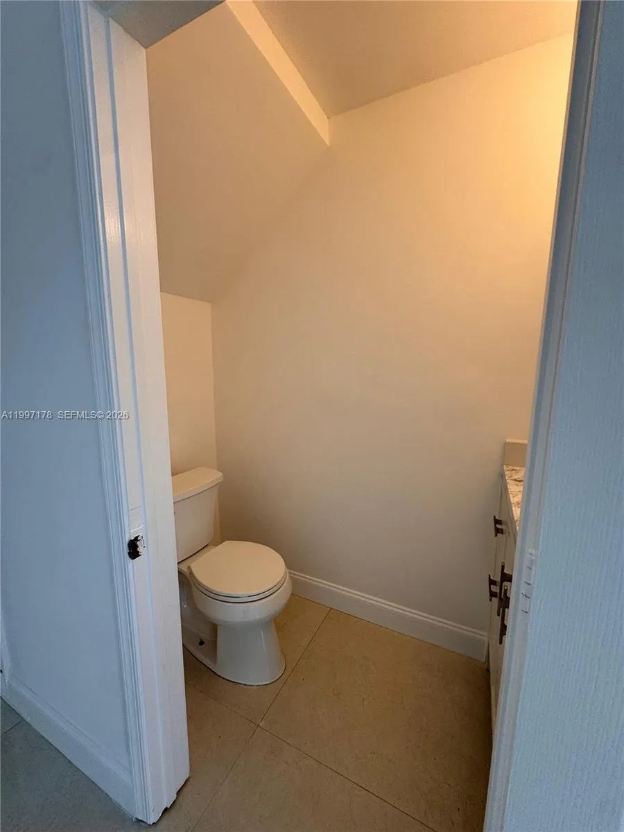 16747 Hemingway Dr, Weston FL 33326