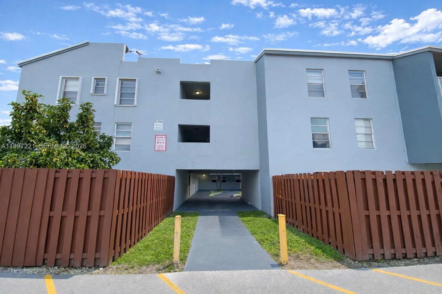 1755 W 60th St # D212, Hialeah FL 33012