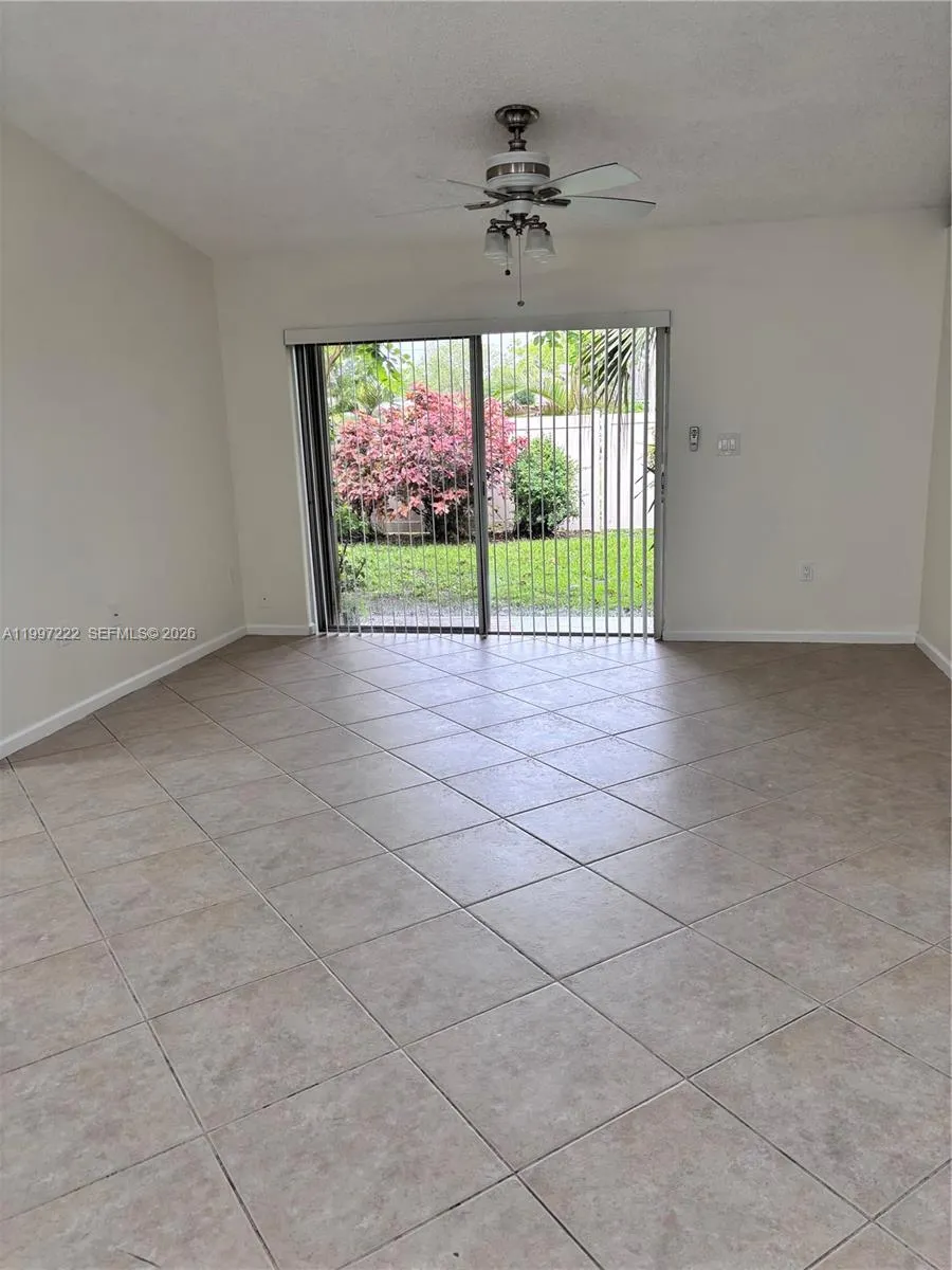 821 W BECKLEY SQ # 821, Davie FL 33325