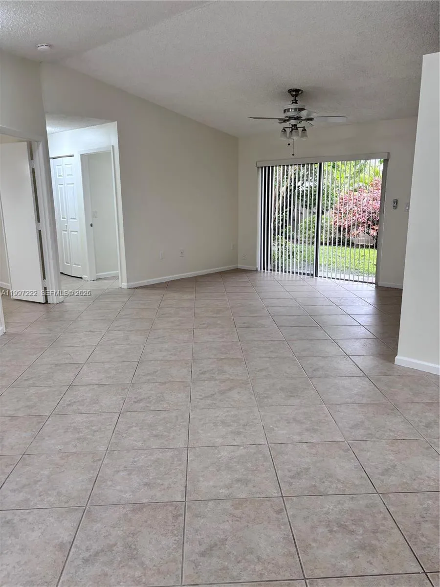 821 W BECKLEY SQ # 821, Davie FL 33325