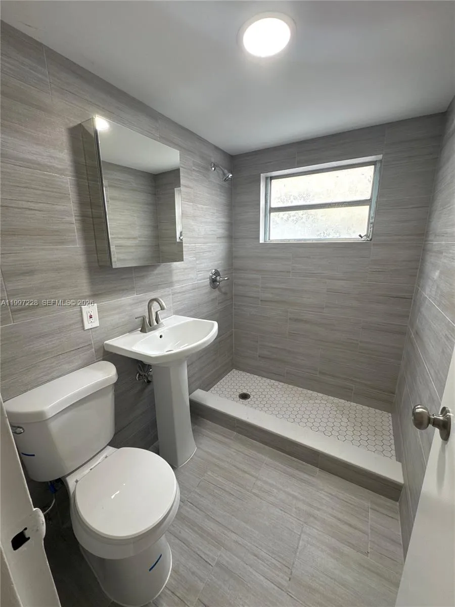 649 SW 7th St # 5, Miami FL 33130