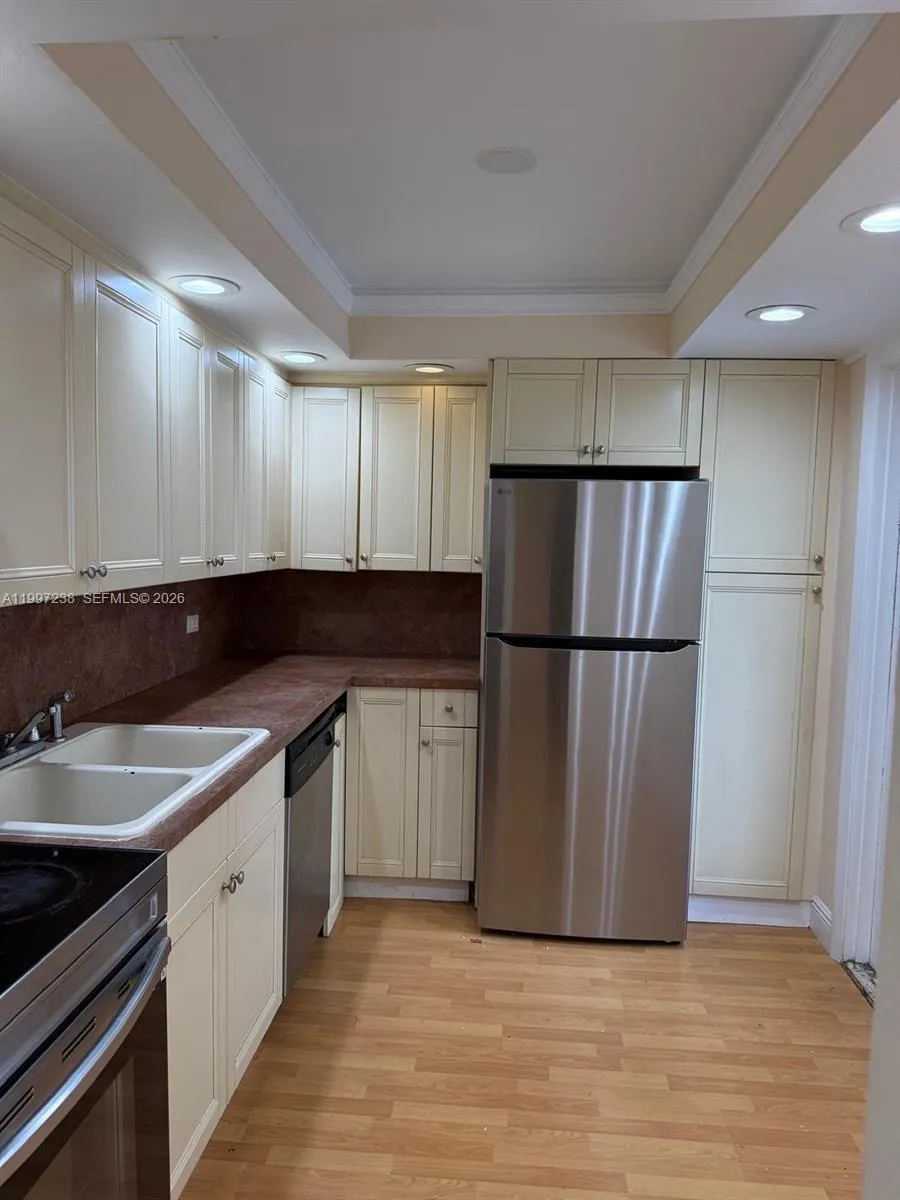 447 NE 195th St # 309, Miami FL 33179