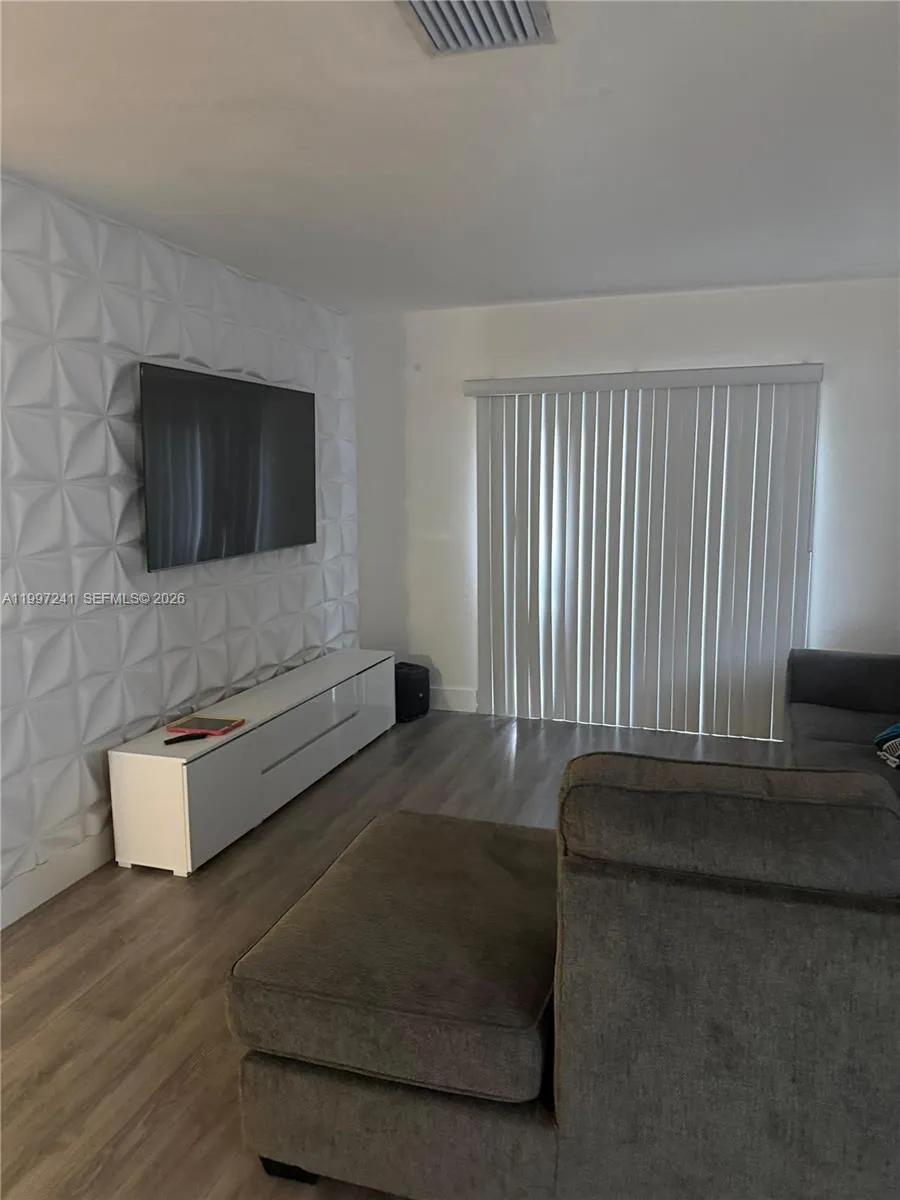 502 NE 163rd St, Miami FL 33162