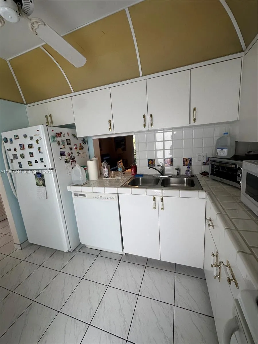 1445 Atlantic Shores Blvd # 307, Hallandale Beach FL 33009