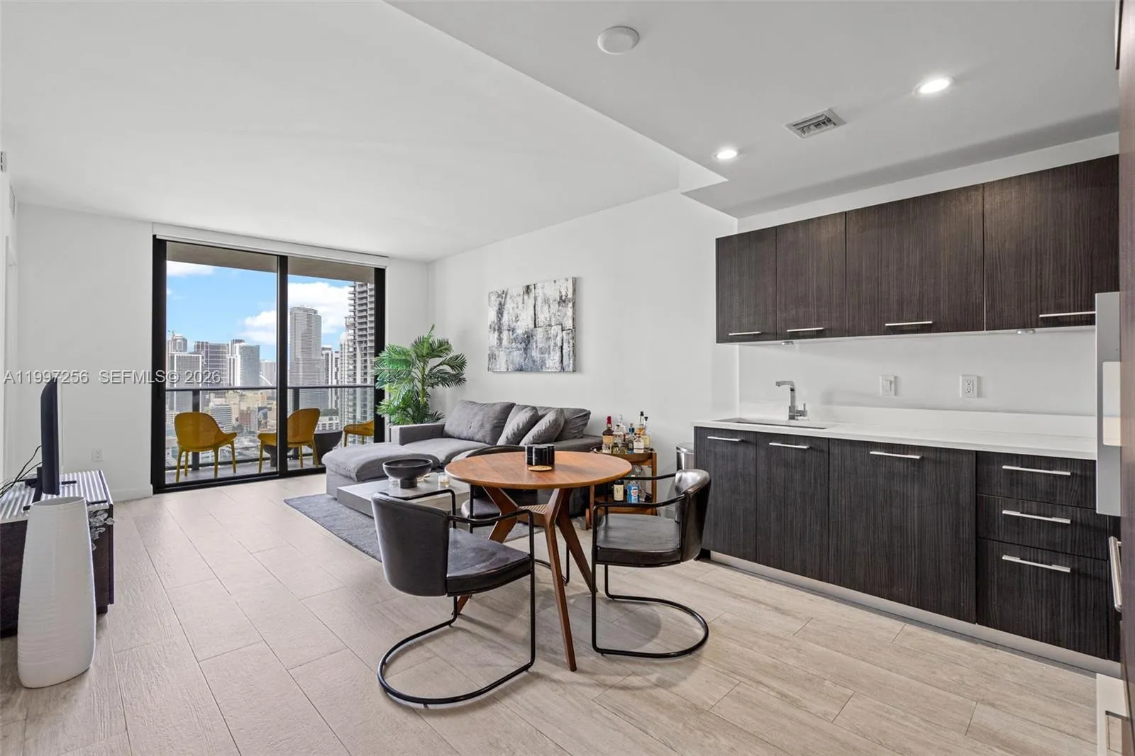 45 SW 9th St # 2910, Miami FL 33130