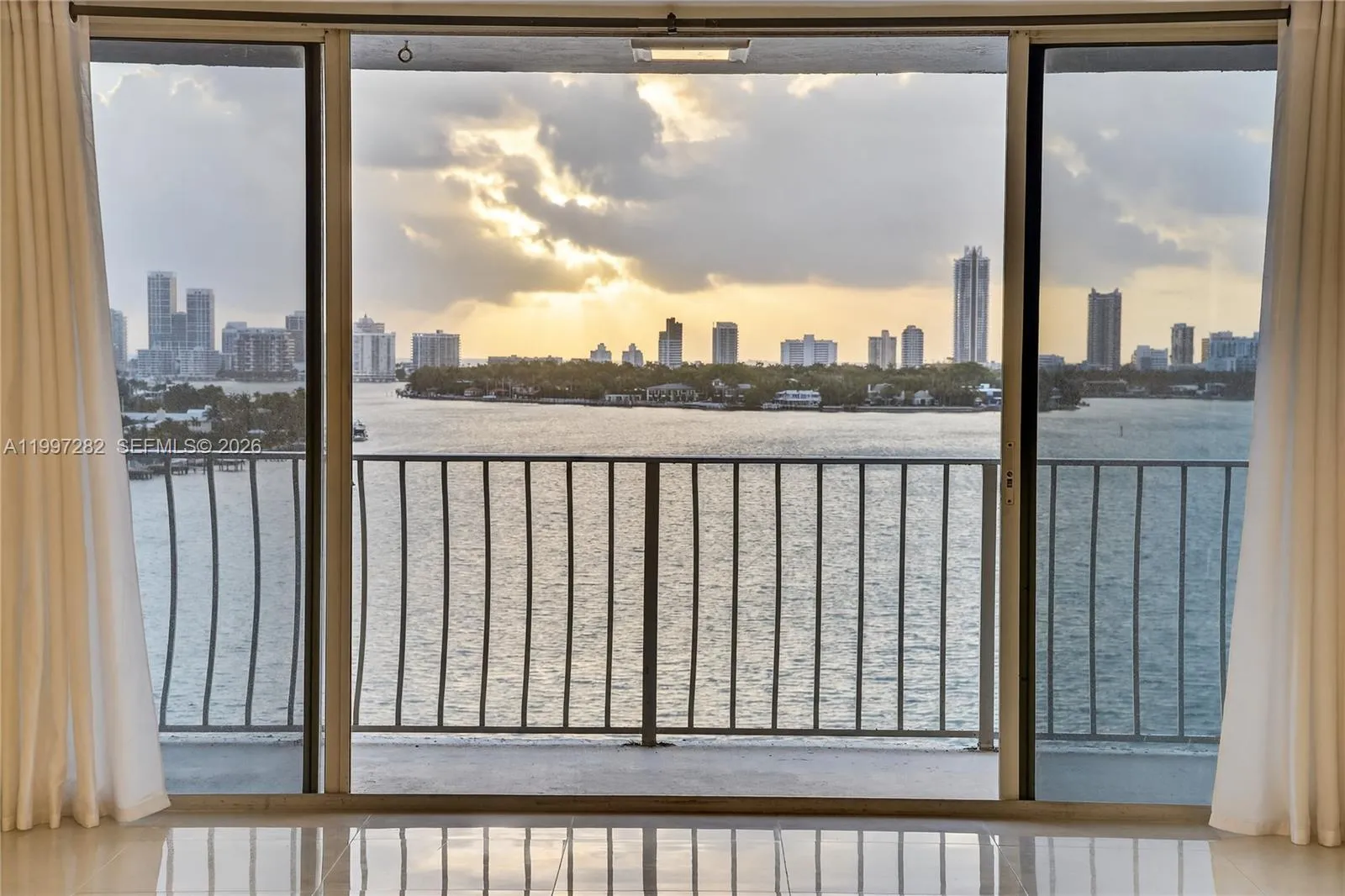 7601 E Treasure Dr # 1119, North Bay Village FL 33141