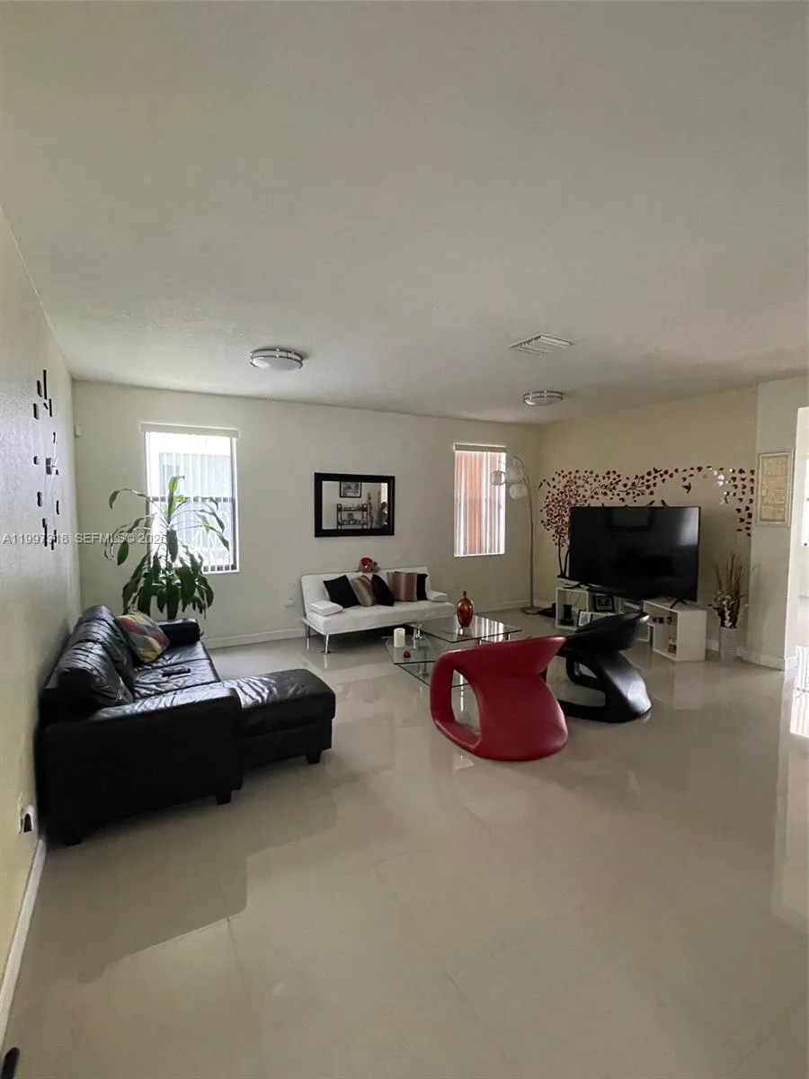 3494 W 103rd Ter, Hialeah FL 33018