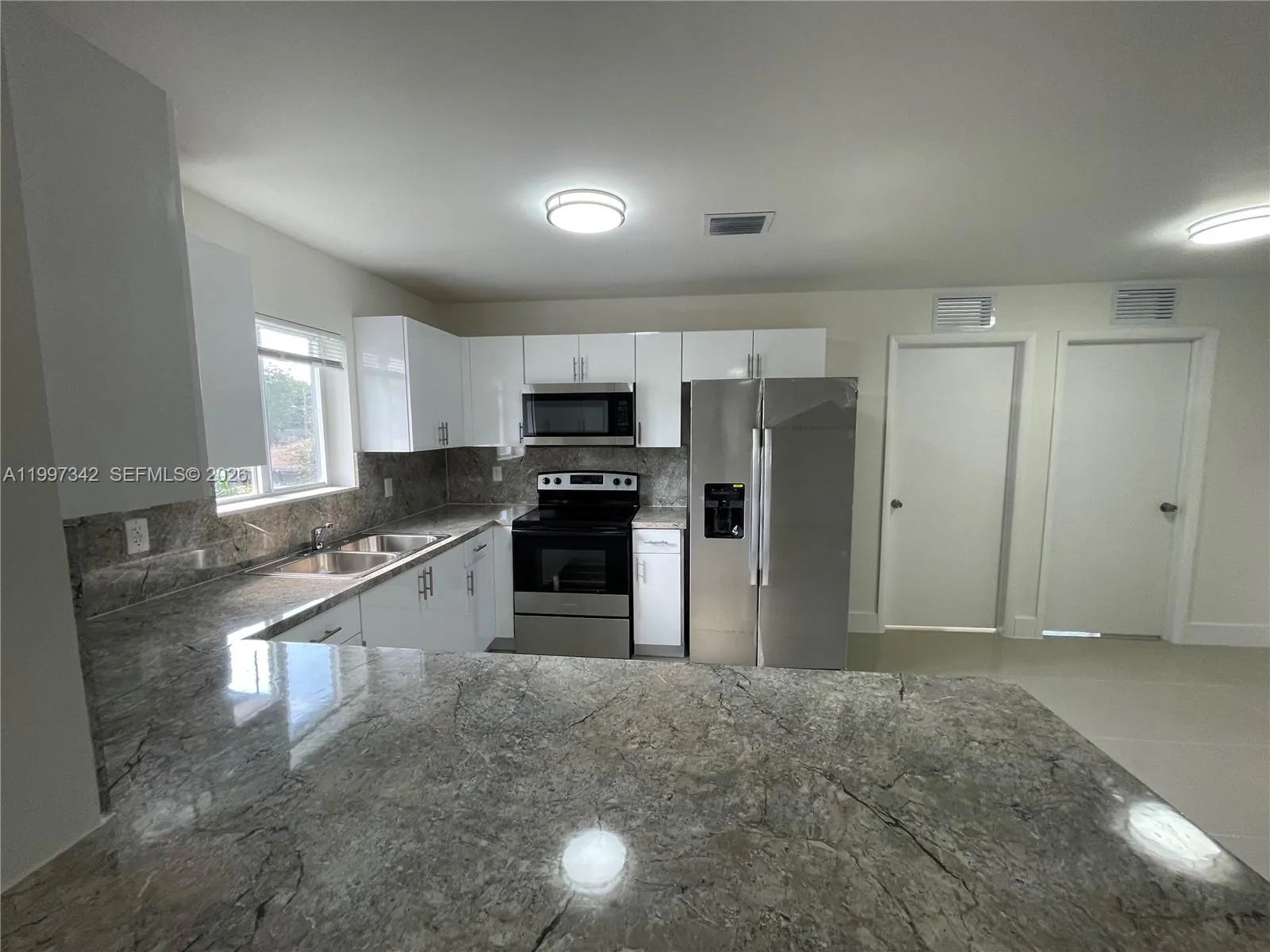 2268 NW 52nd St, Miami FL 33142