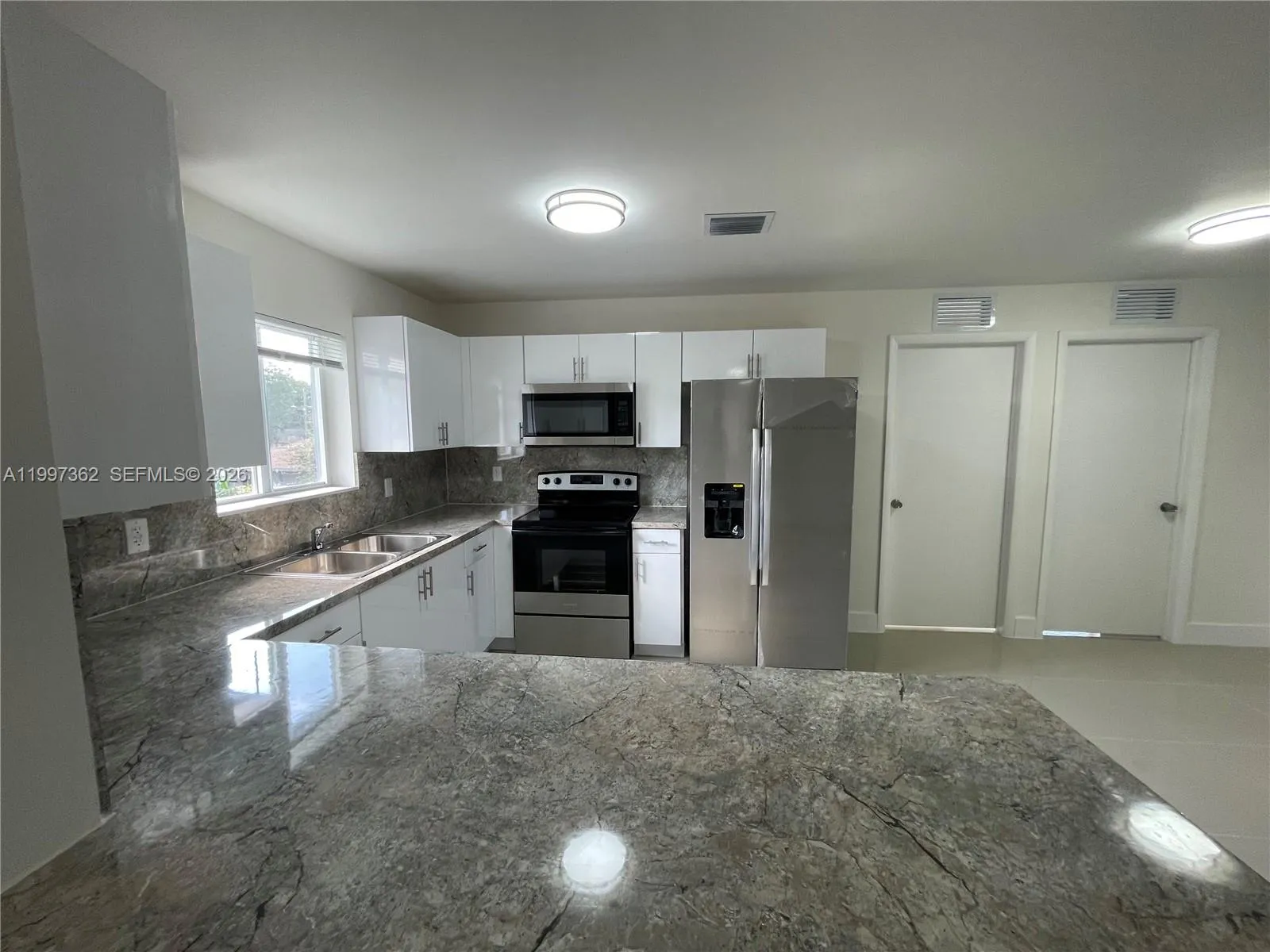 2268 NW 52nd St, Miami FL 33142