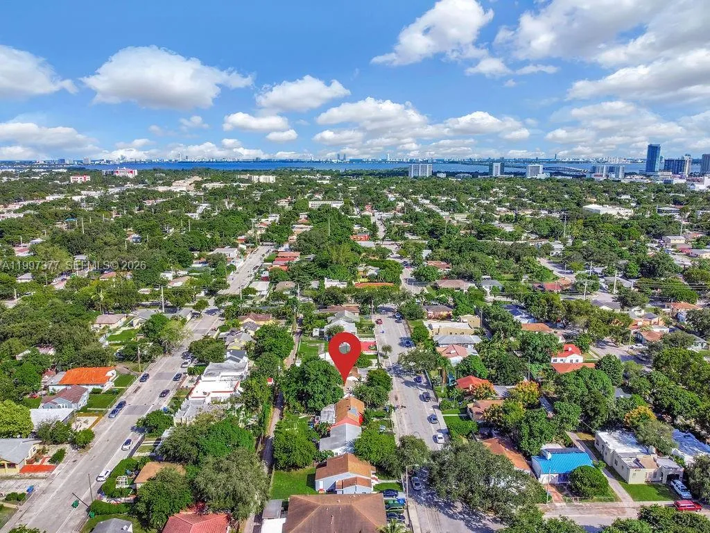 547 NW 49th St, Miami FL 33127