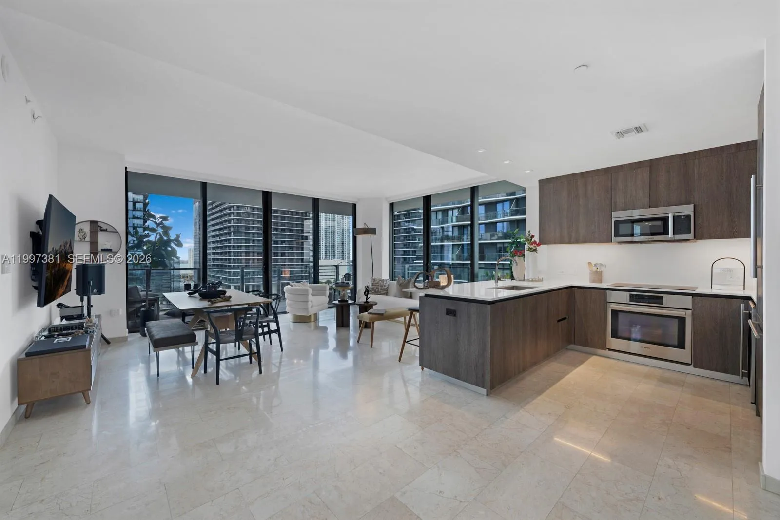 88 SW 7th St # 1401, Miami FL 33130