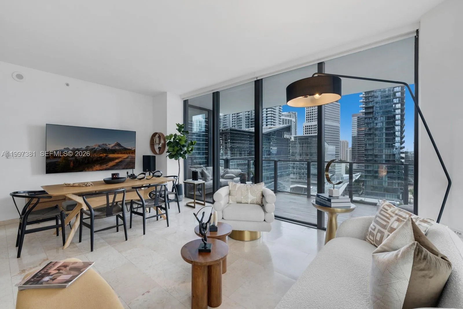 88 SW 7th St # 1401, Miami FL 33130