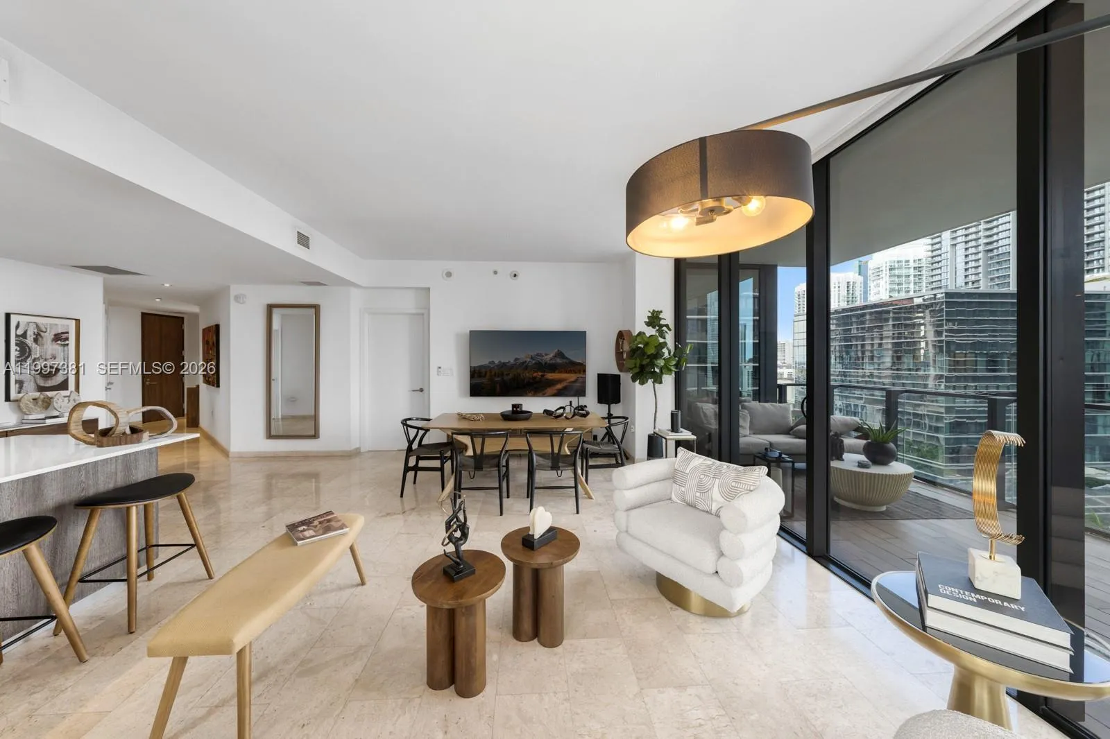 88 SW 7th St # 1401, Miami FL 33130