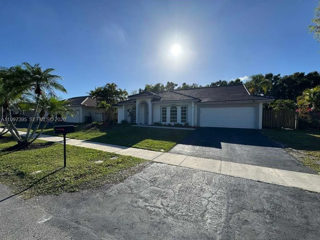 427 SW 169th Ter, Weston FL 33326