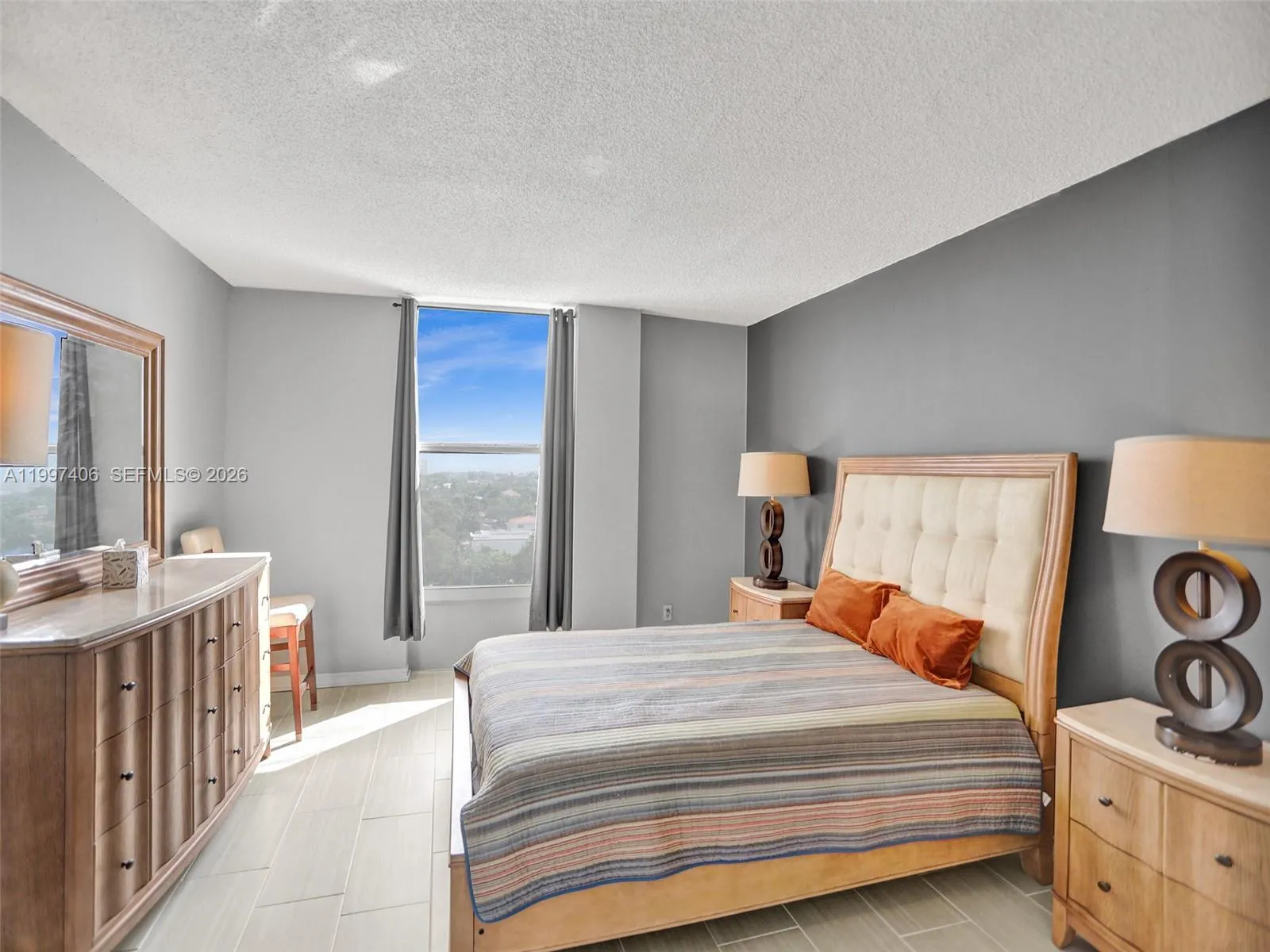 2020 NE 135th St # 906, North Miami FL 33181